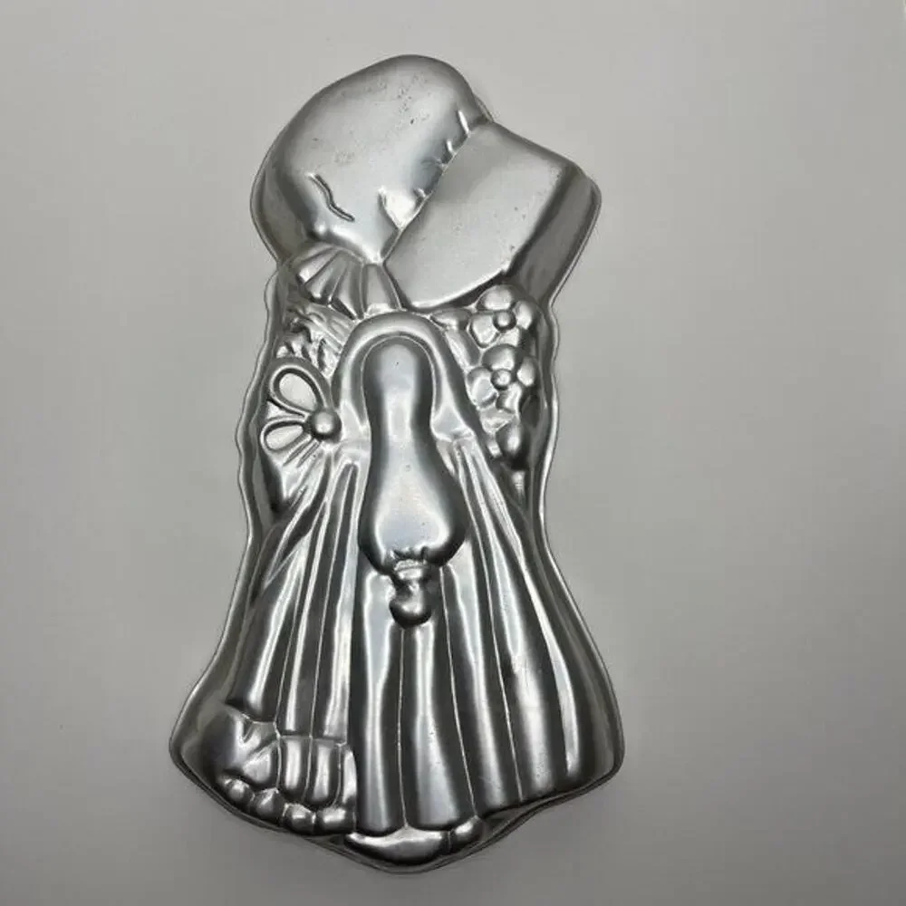 Wilton 1975 HOLLY HOBBIE Cake MOLD Pan Vintage Aluminum‎ Farmhouse Cottage Core